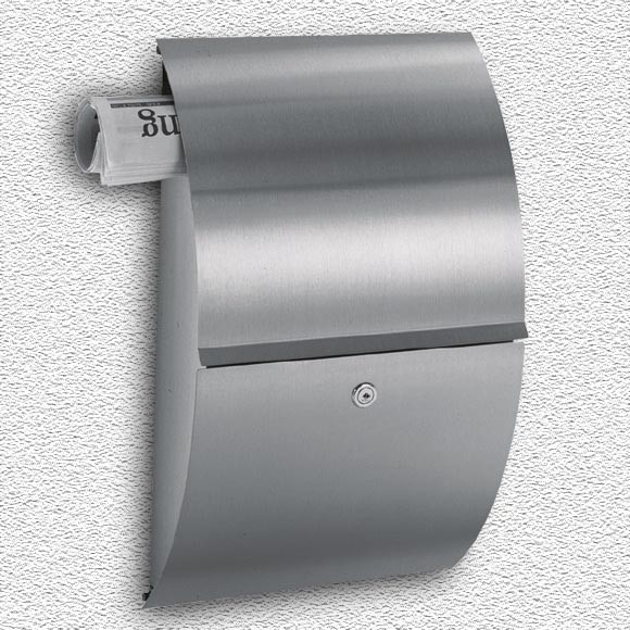 Briefkasten aus Edelstahl mit Zeitungsrolle